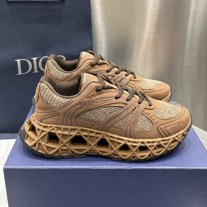 Elegant Dior B35 Sneaker Replica in Dior B35 Nxxt Sneaker